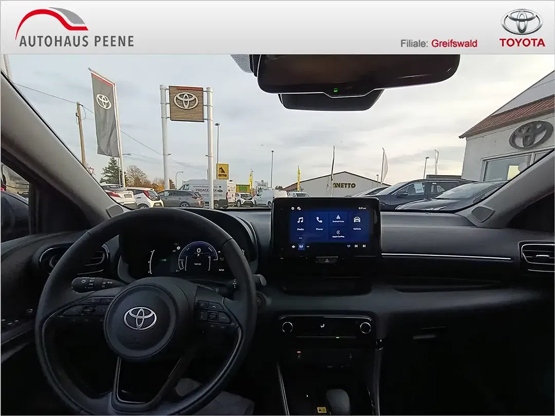 Toyota Yaris - Thumbnail 9