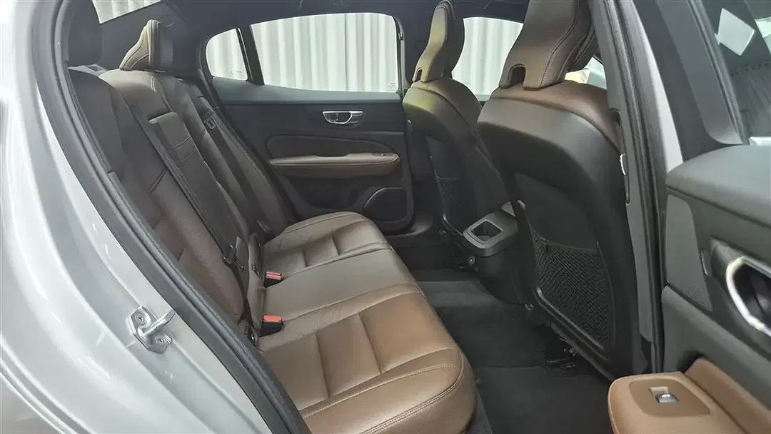 Volvo S60 - Thumbnail 6
