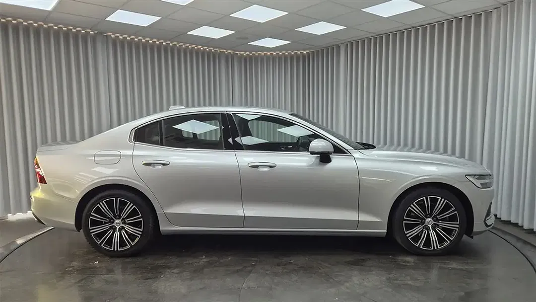 Volvo S60 - Thumbnail 4
