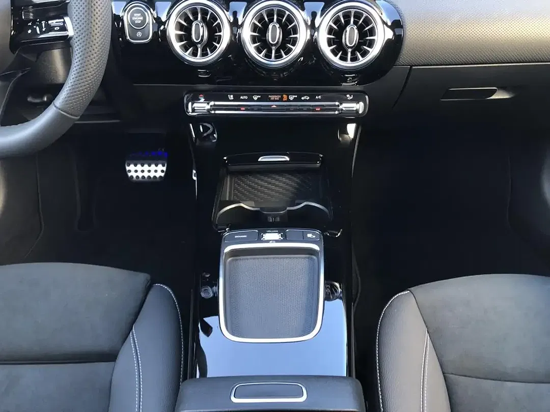 Mercedes-Benz CLA 200 - Thumbnail 14
