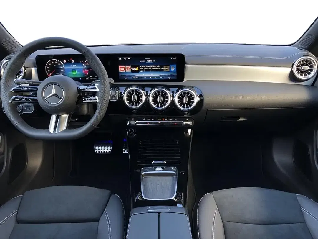 Mercedes-Benz CLA 200 - Thumbnail 4