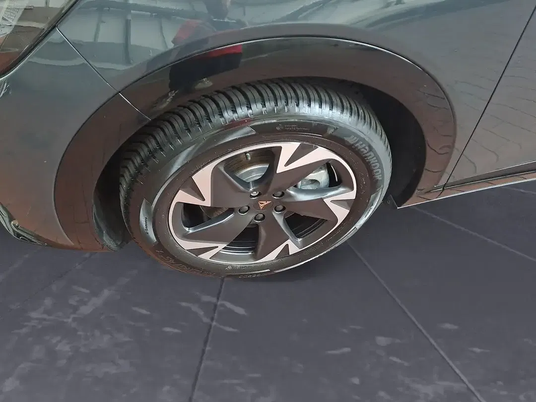 CUPRA Tavascan - Thumbnail 5
