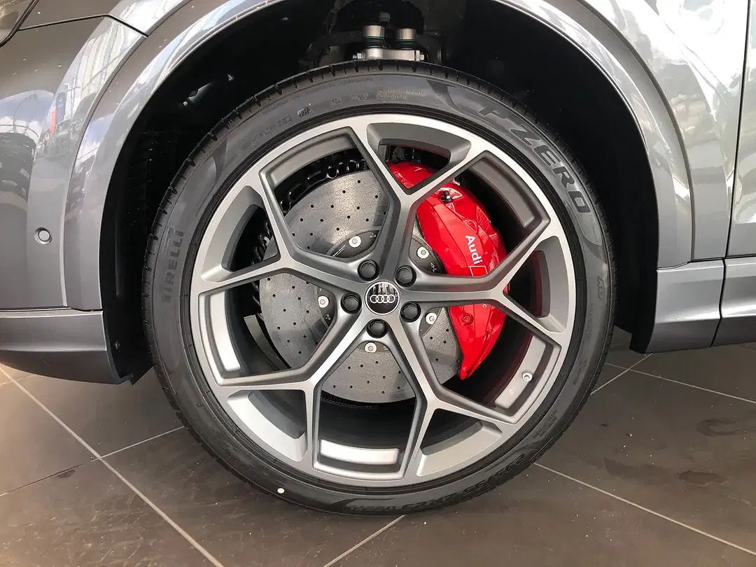 Audi RS Q8 - Thumbnail 4