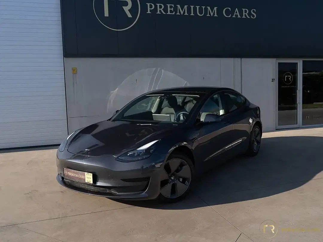 Tesla Model 3 - Thumbnail 1