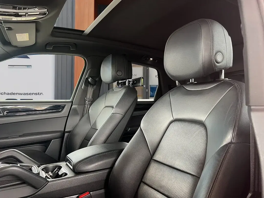 Porsche Cayenne - Thumbnail 6