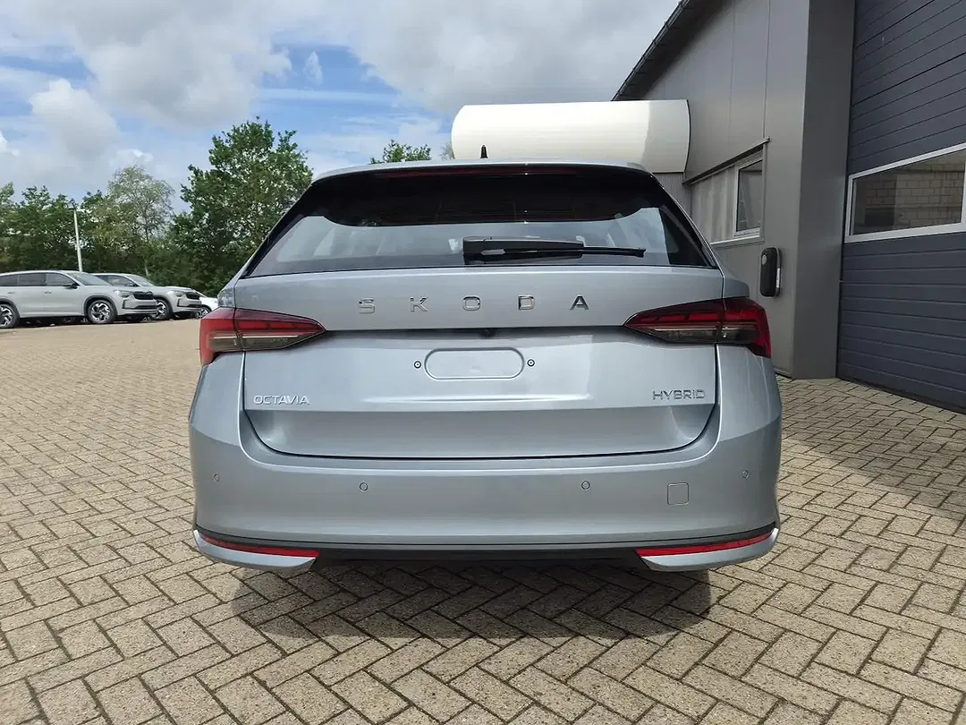 Skoda Octavia - Thumbnail 2