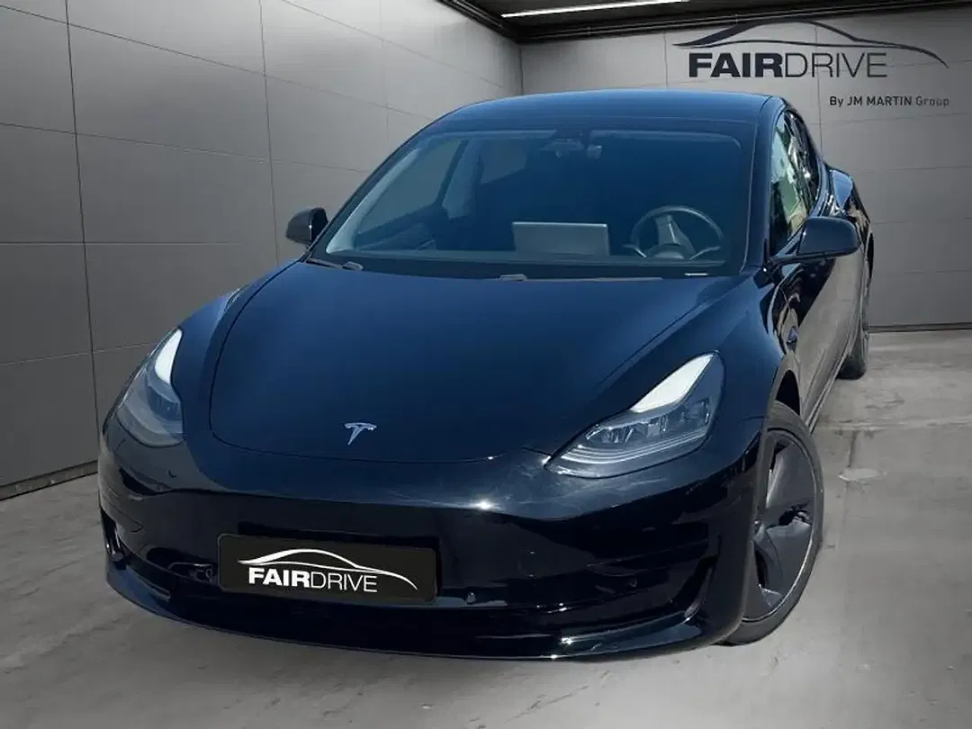 Tesla Model 3 - Thumbnail 1