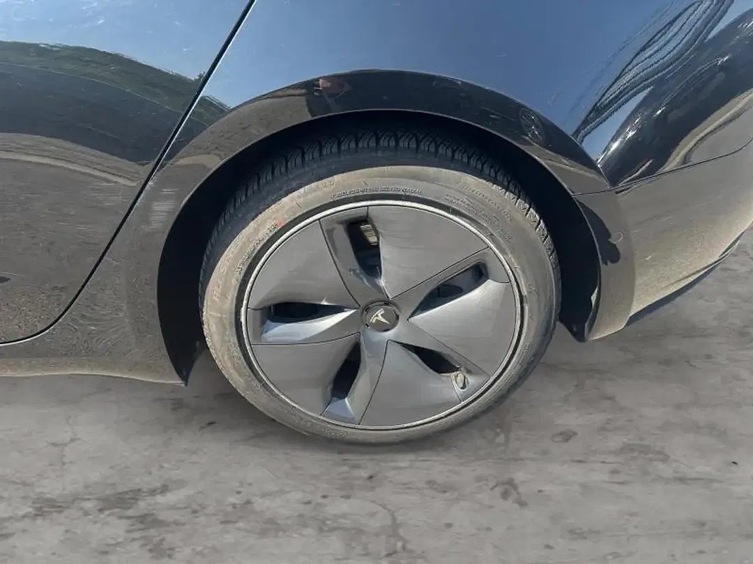 Tesla Model 3 - Thumbnail 12