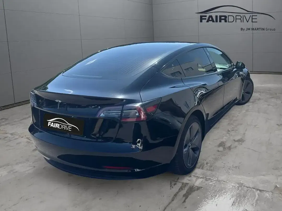 Tesla Model 3 - Thumbnail 2