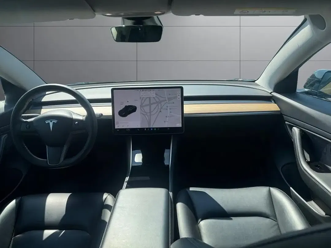 Tesla Model 3 - Thumbnail 4