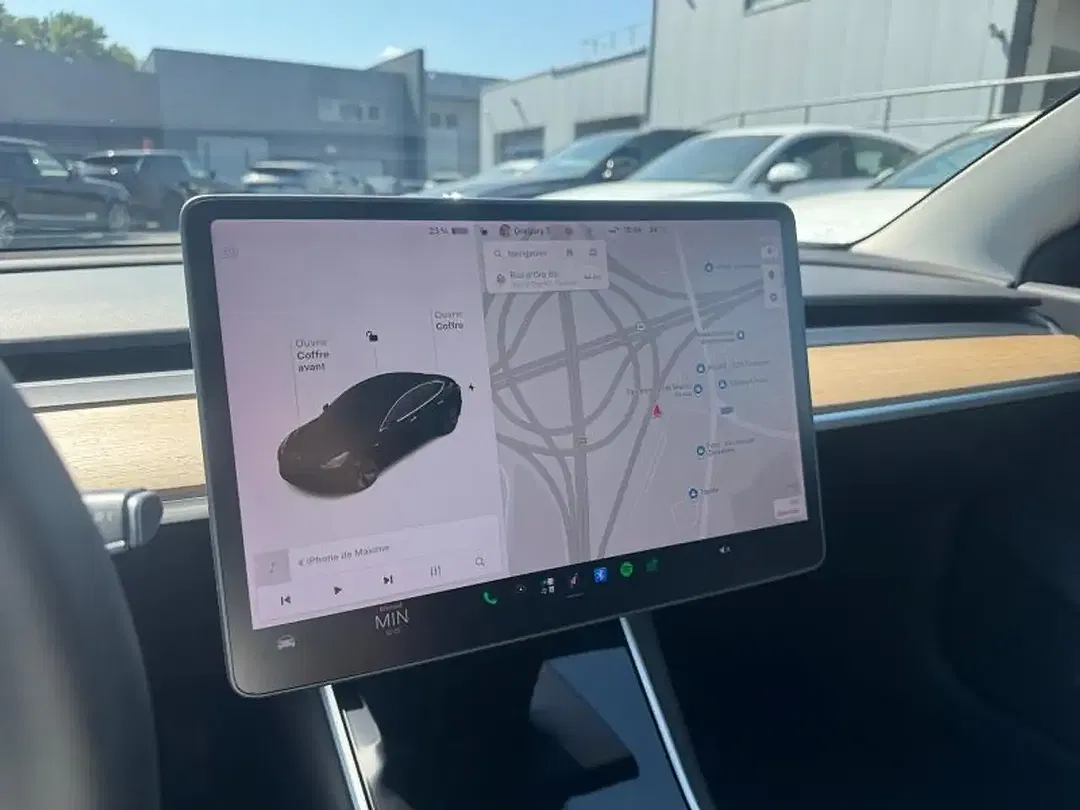 Tesla Model 3 - Thumbnail 5