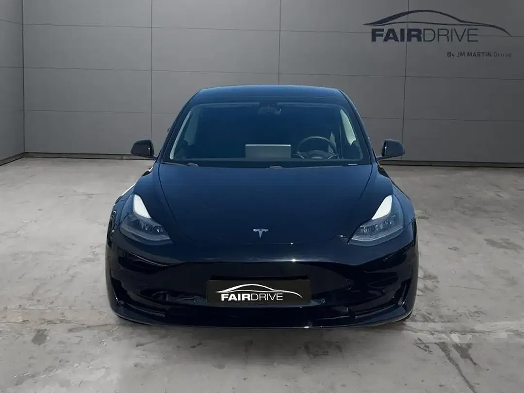 Tesla Model 3 - Thumbnail 8