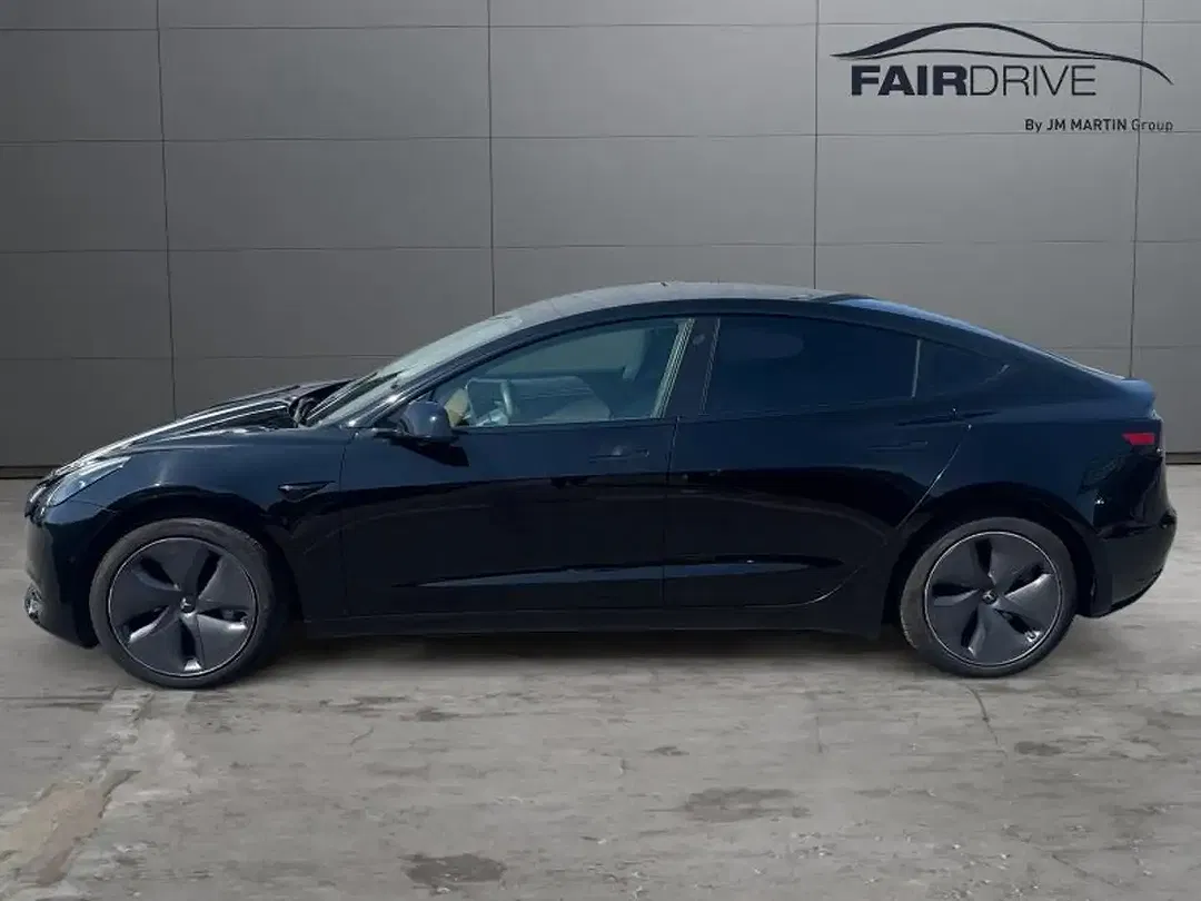 Tesla Model 3 - Thumbnail 9