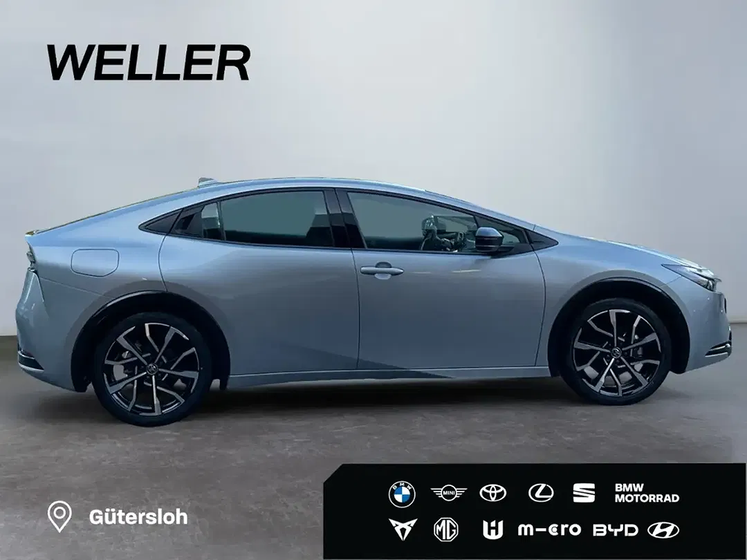 Toyota Prius - Thumbnail 7