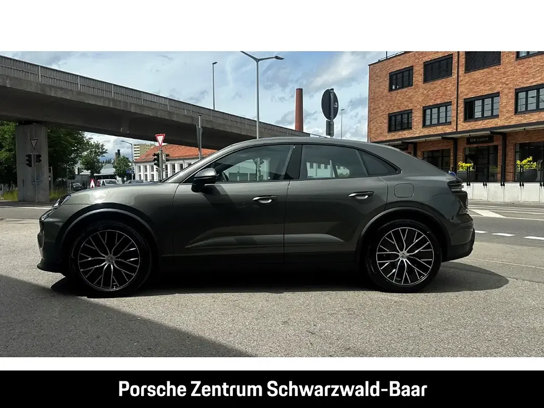 Porsche Macan - Thumbnail 2