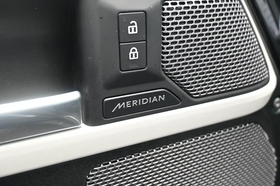 Land Rover Defender - Thumbnail 23