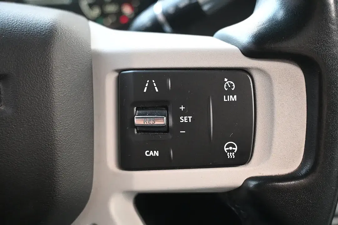 Land Rover Defender - Thumbnail 25