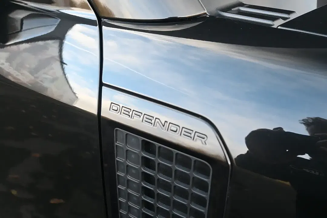 Land Rover Defender - Thumbnail 6