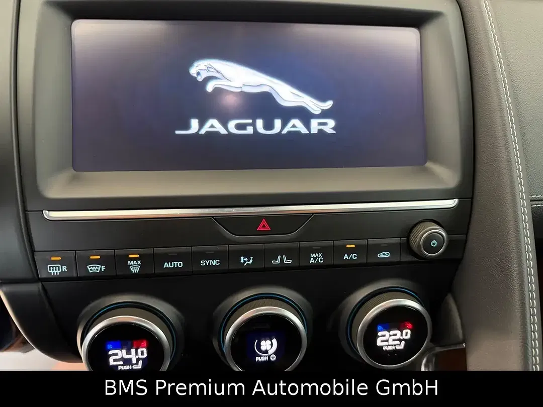Jaguar E-Pace - Thumbnail 11