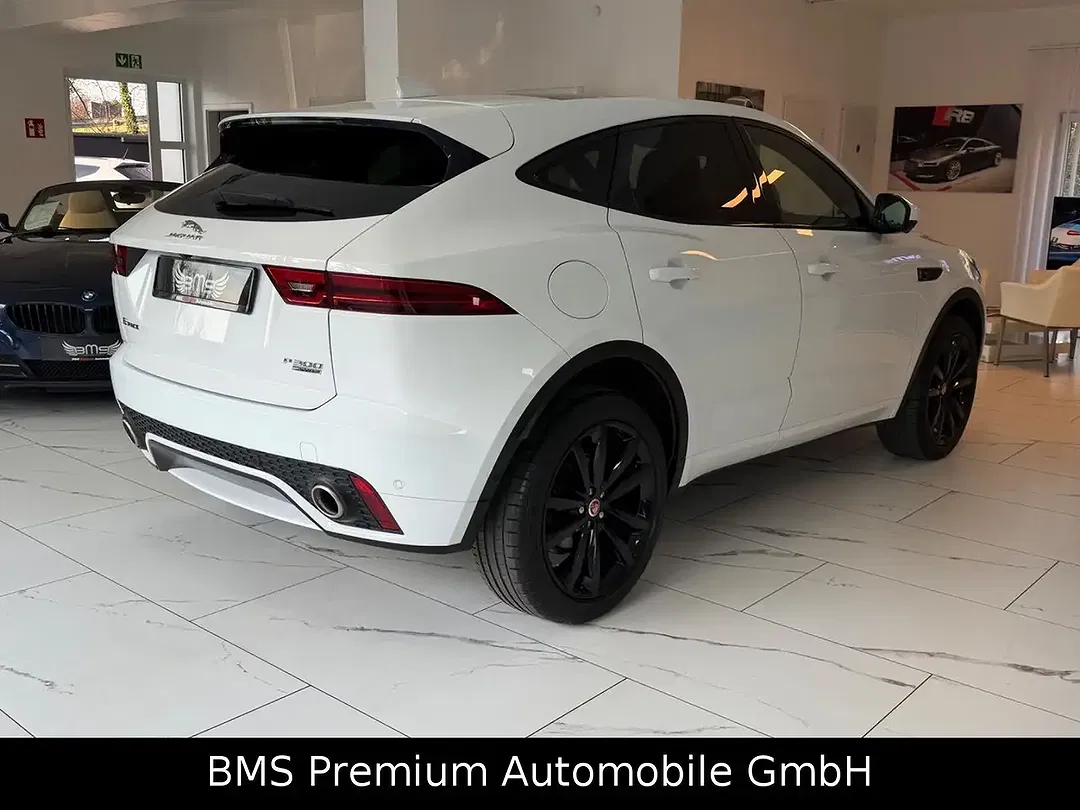 Jaguar E-Pace - Thumbnail 3