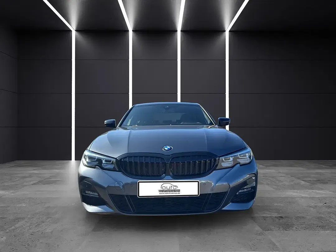BMW 320 - Thumbnail 2