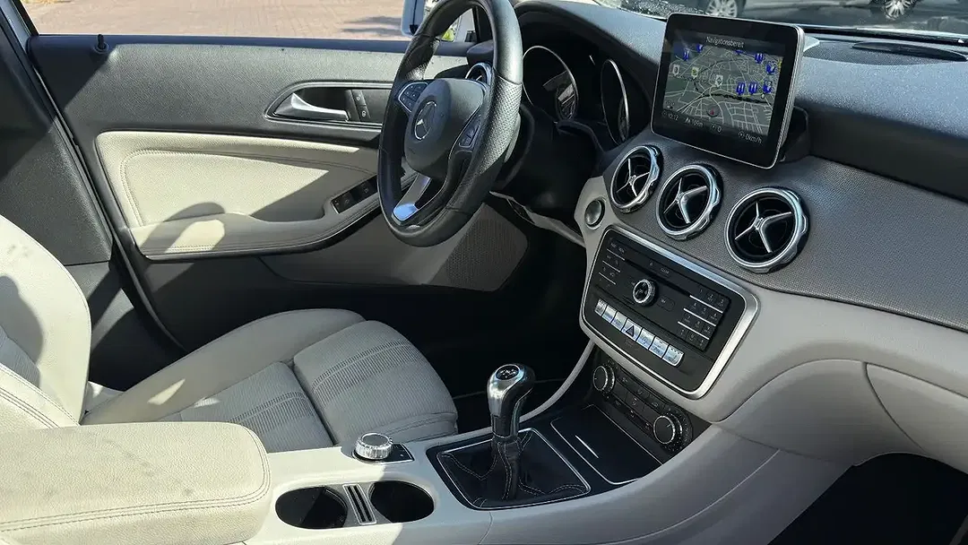 Mercedes-Benz GLA 180 - Thumbnail 7