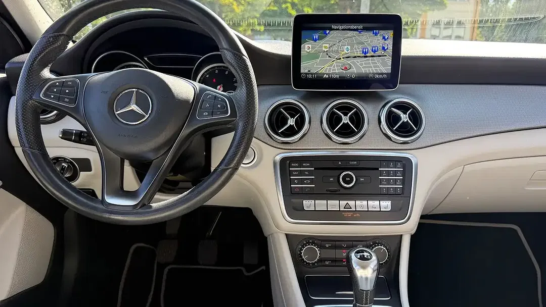 Mercedes-Benz GLA 180 - Thumbnail 8