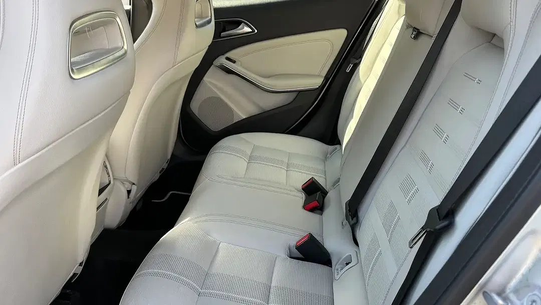 Mercedes-Benz GLA 180 - Thumbnail 9