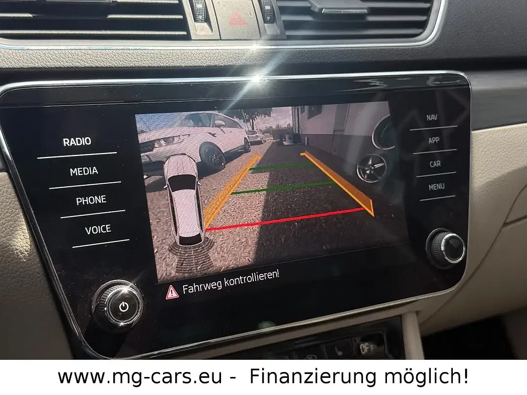 Skoda Superb - Thumbnail 32