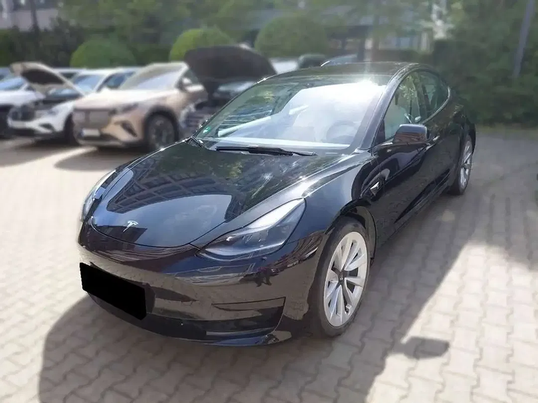 Tesla Model 3 - Thumbnail 1