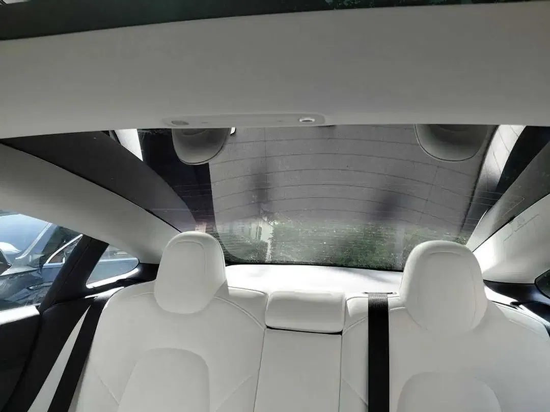Tesla Model 3 - Thumbnail 10