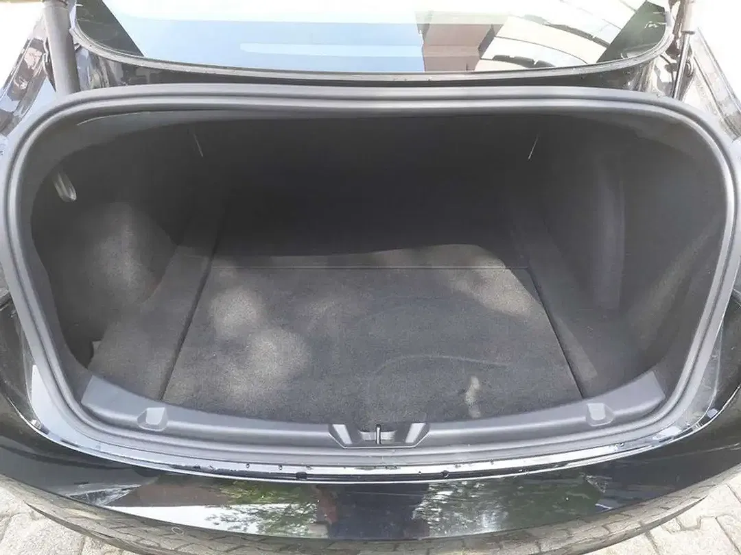 Tesla Model 3 - Thumbnail 13