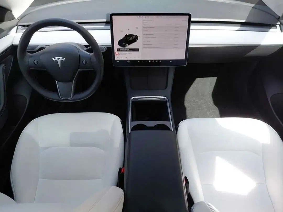 Tesla Model 3 - Thumbnail 7