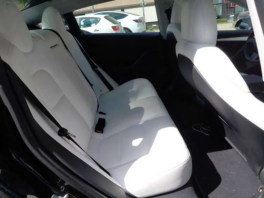 Tesla Model 3 - Thumbnail 9