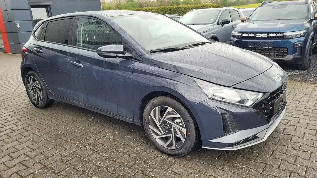Hyundai i20 - Thumbnail 3