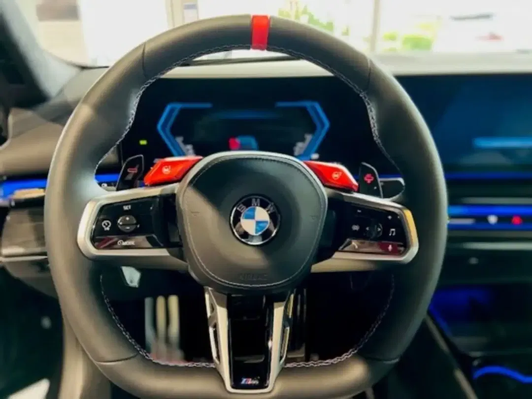 BMW M5 - Thumbnail 10