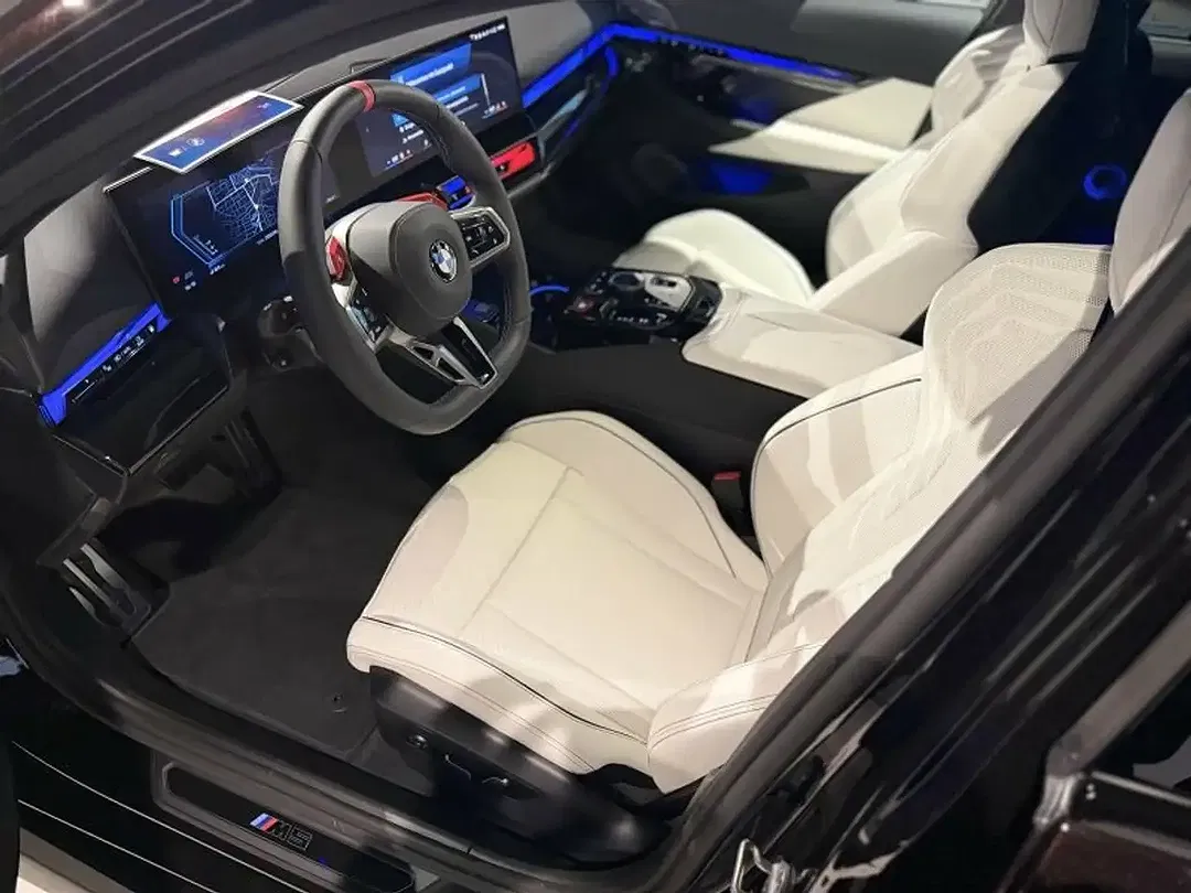 BMW M5 - Thumbnail 12