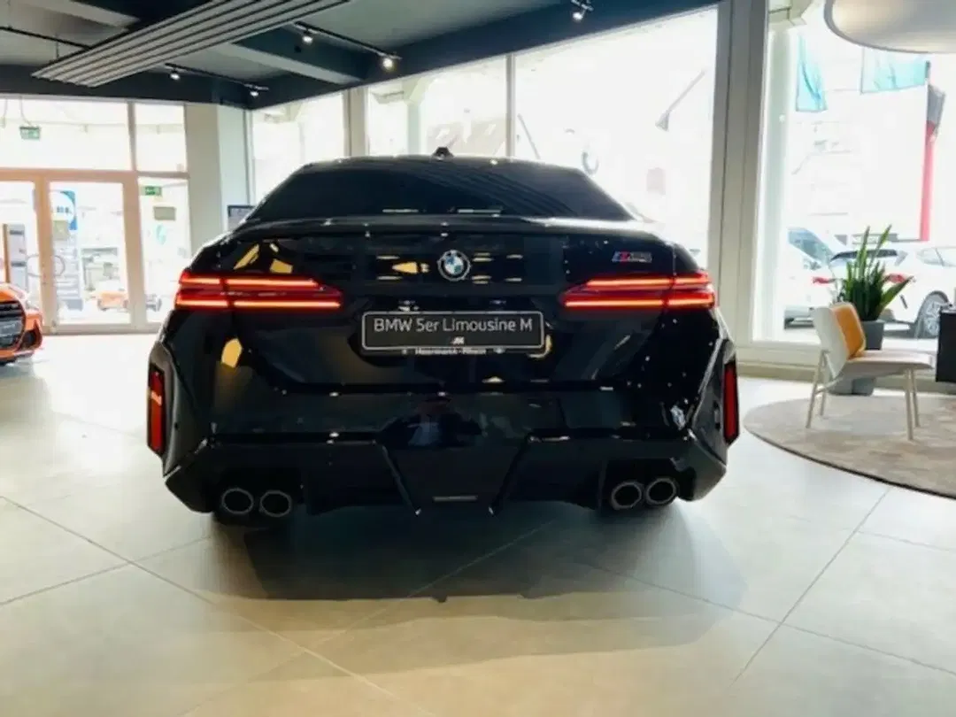 BMW M5 - Thumbnail 4
