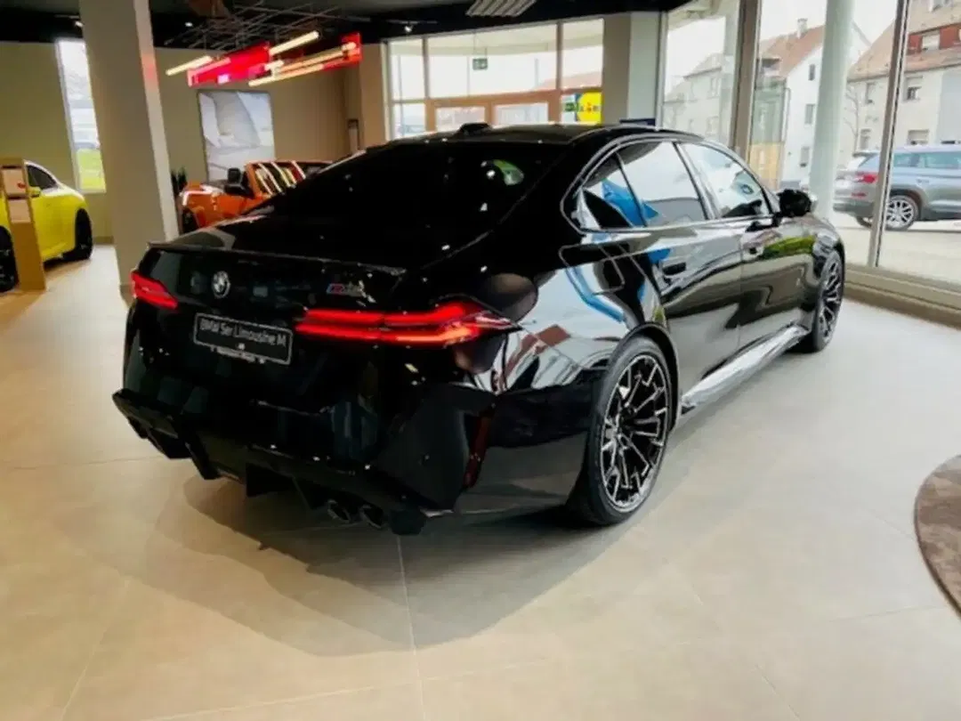 BMW M5 - Thumbnail 5