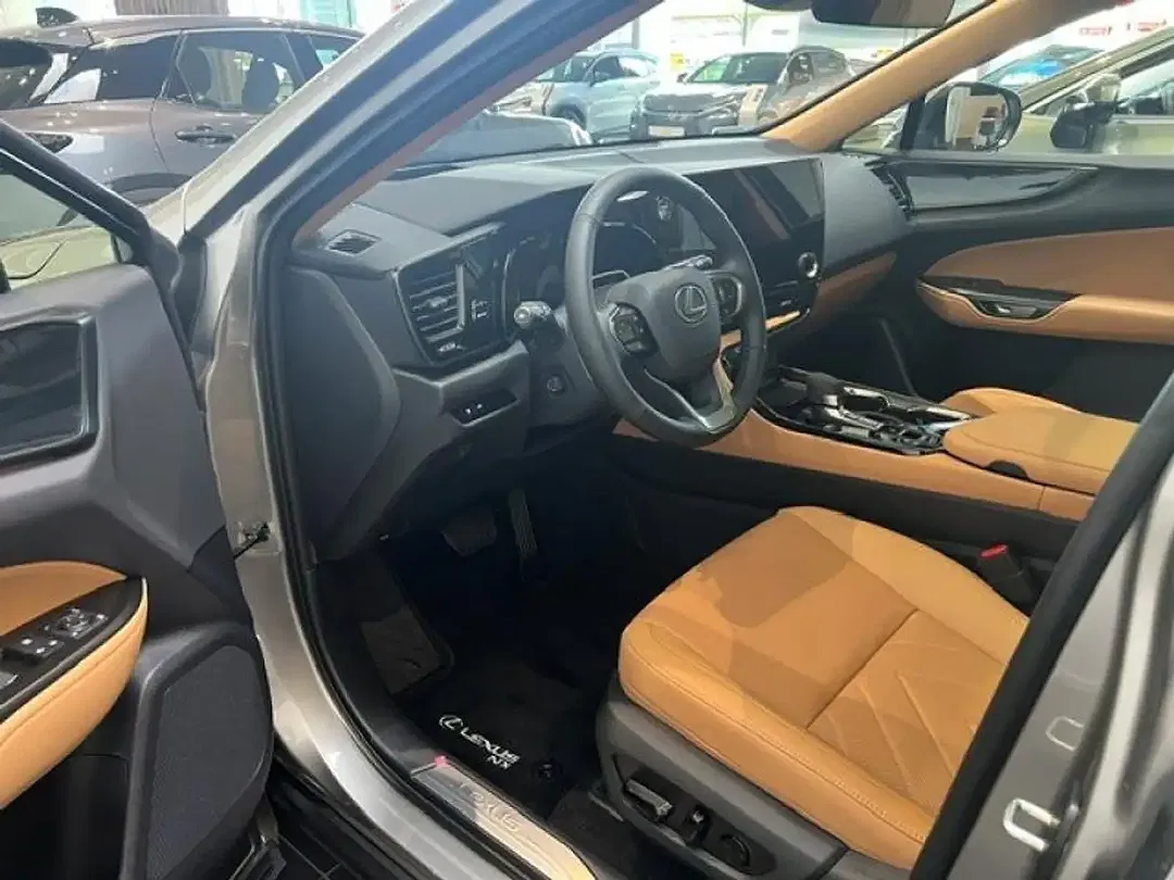 Lexus NX 450h+ - Thumbnail 5