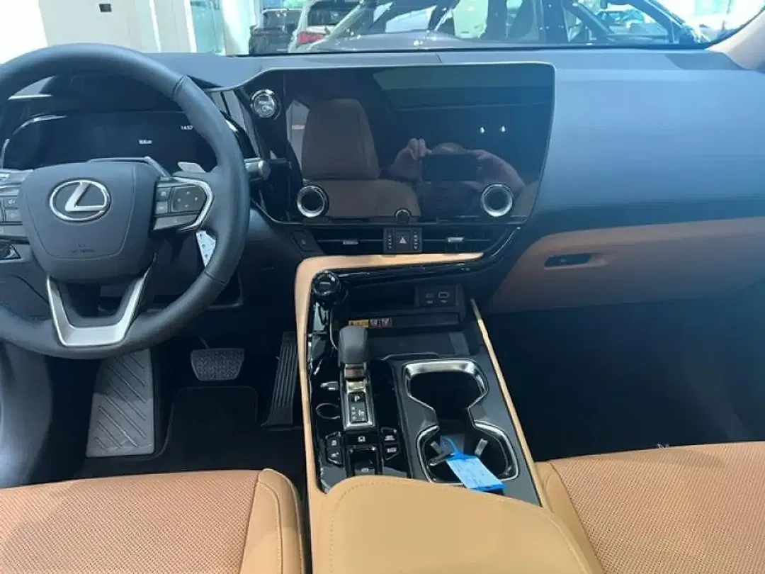 Lexus NX 450h+ - Thumbnail 7