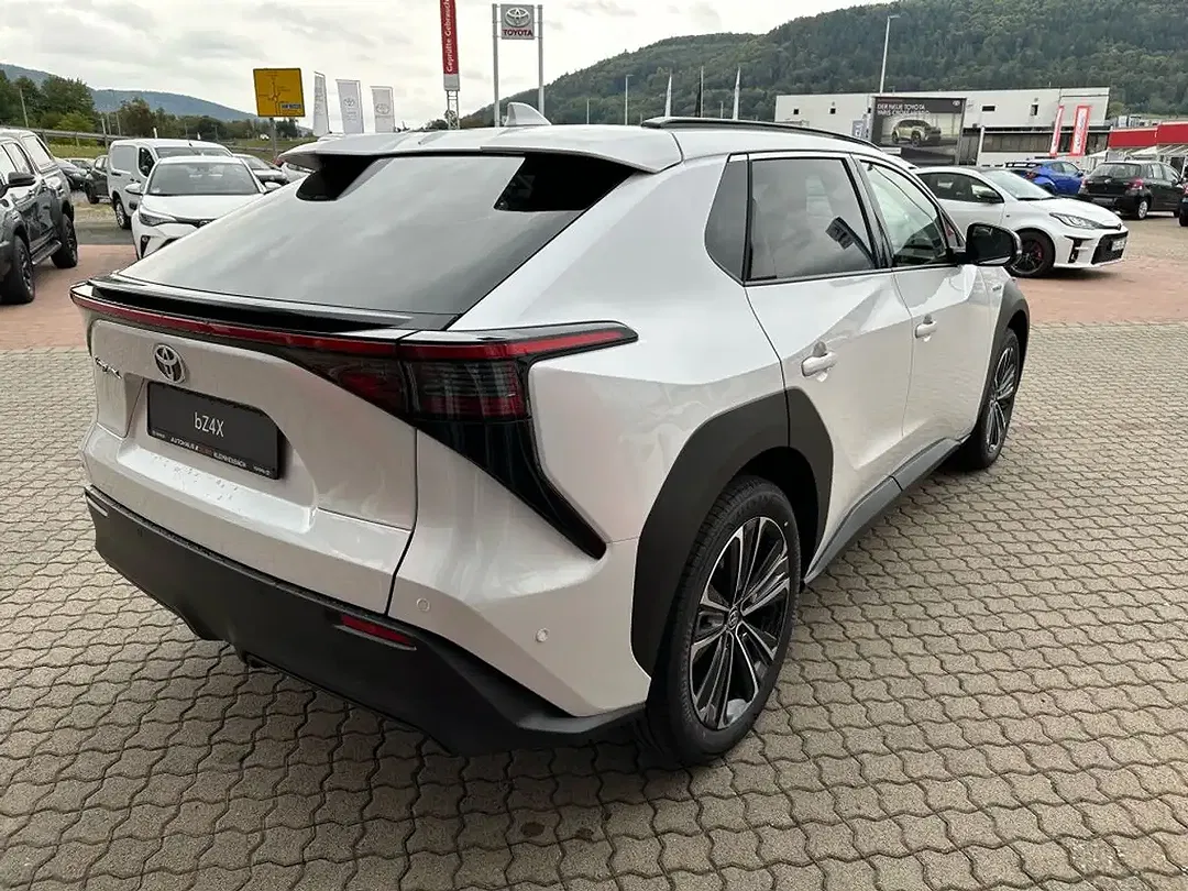 Toyota bZ4X - Thumbnail 10