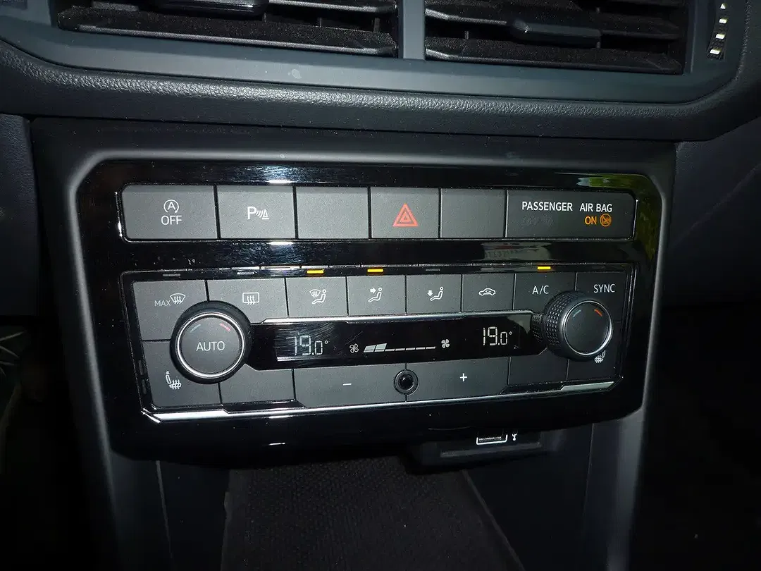 Volkswagen T-Cross - Thumbnail 12