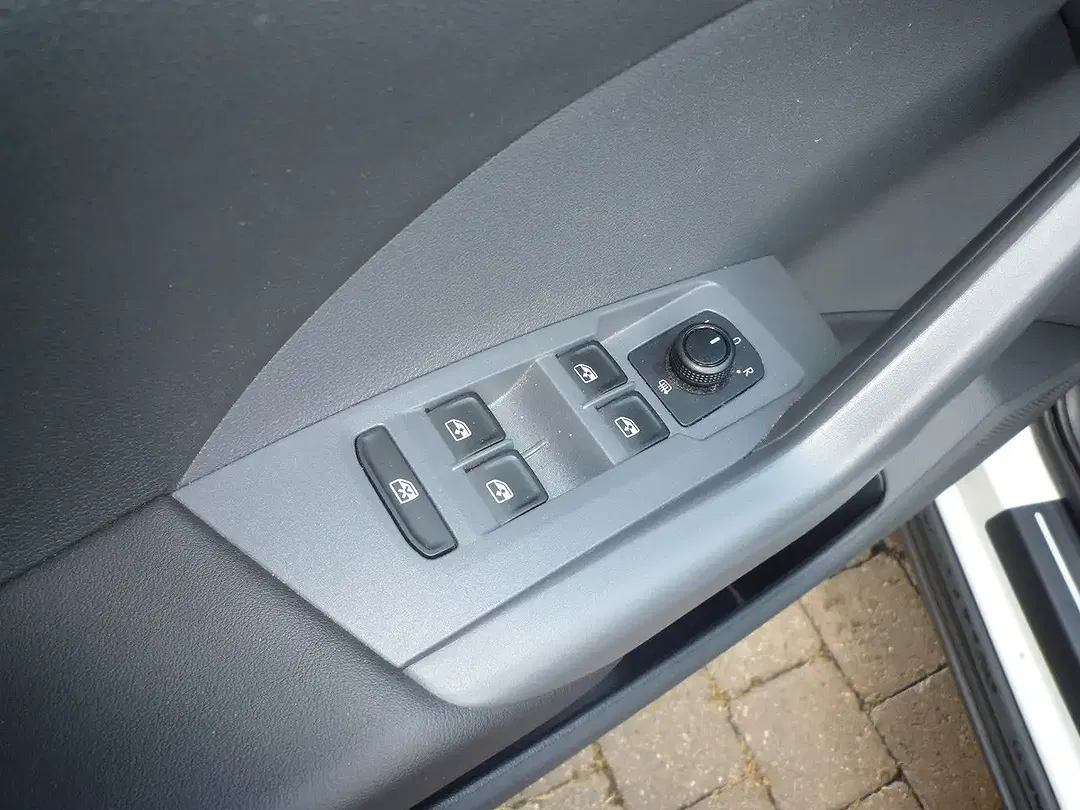 Volkswagen T-Cross - Thumbnail 9