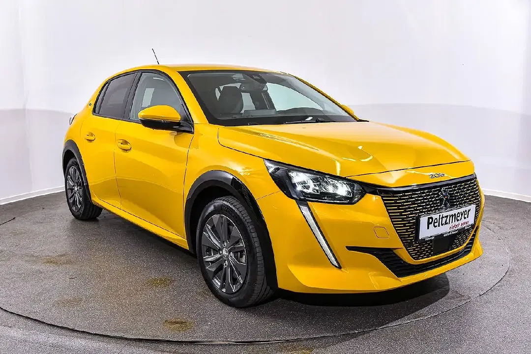 Peugeot 208 - Thumbnail 3