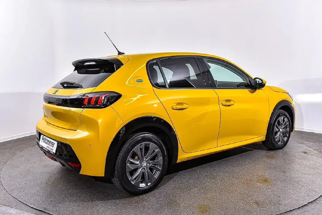 Peugeot 208 - Thumbnail 5