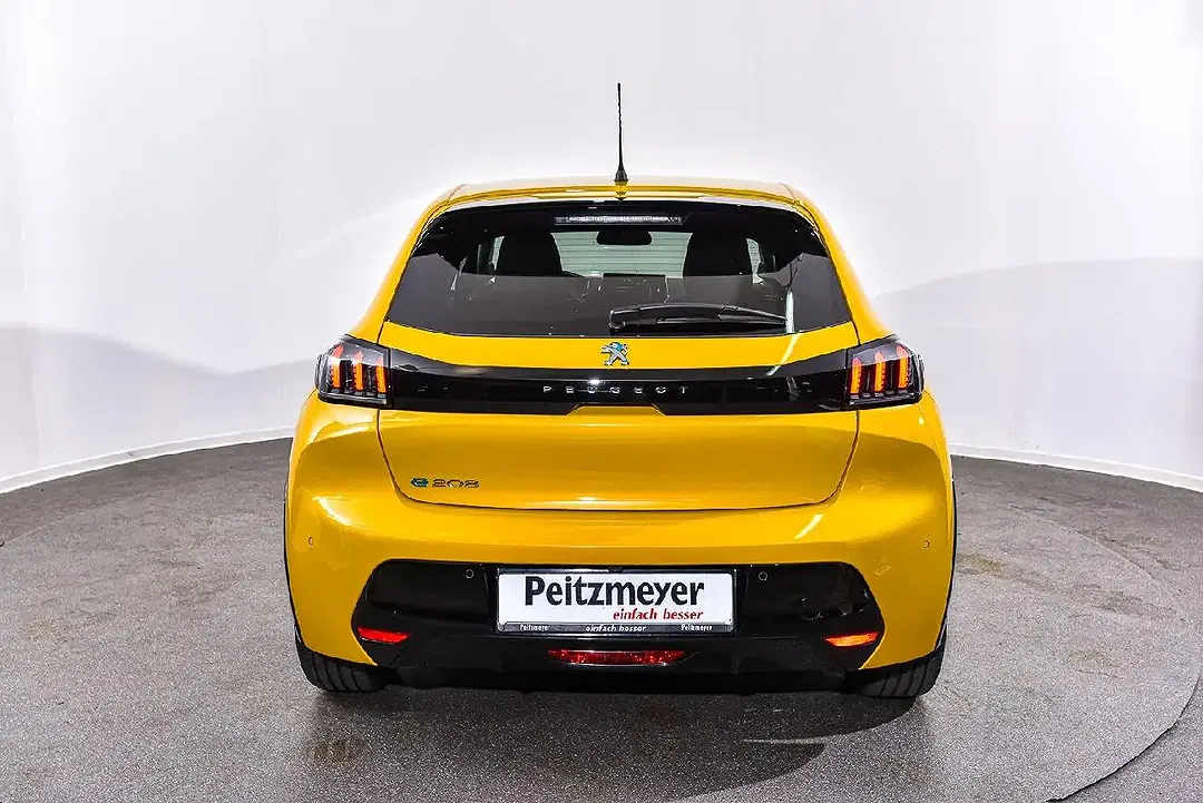 Peugeot 208 - Thumbnail 6