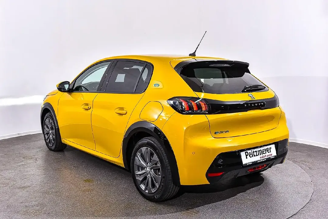 Peugeot 208 - Thumbnail 7
