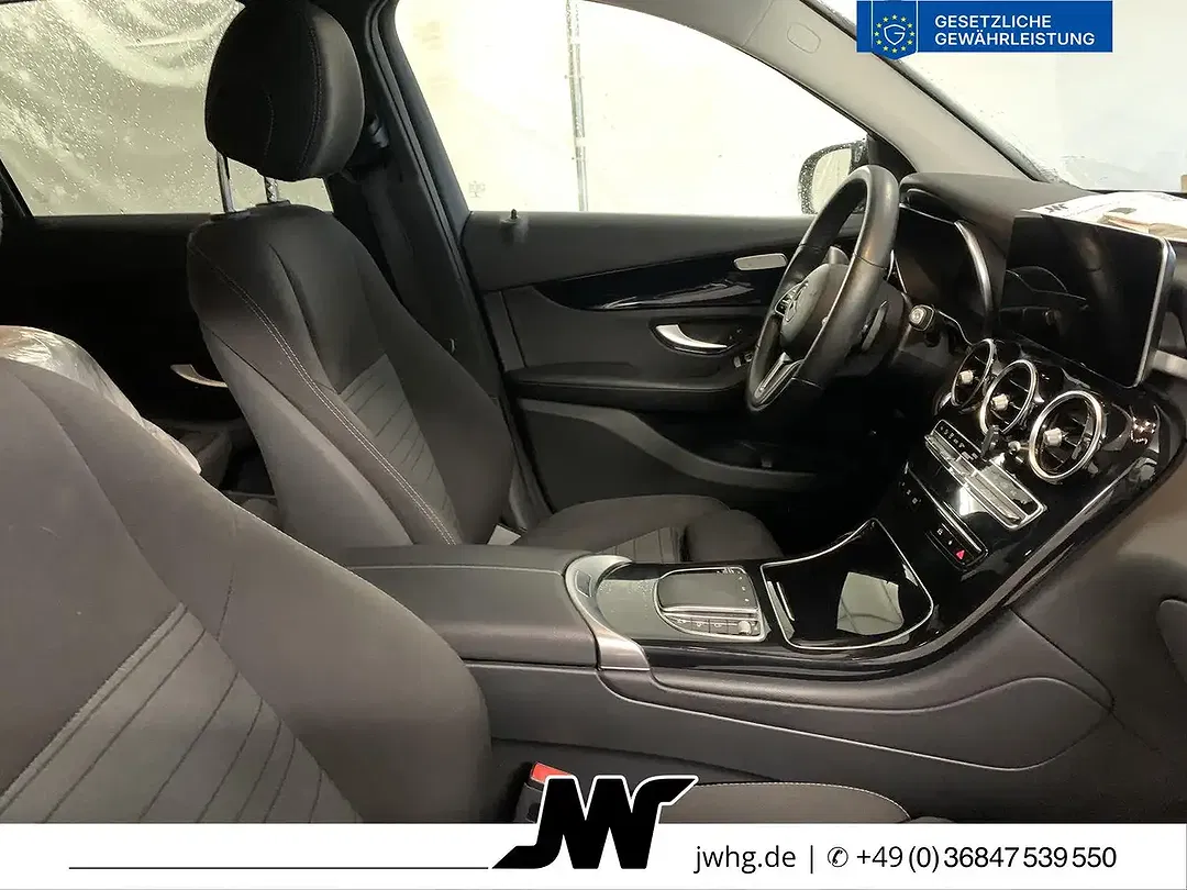 Mercedes-Benz GLC 300 - Thumbnail 3
