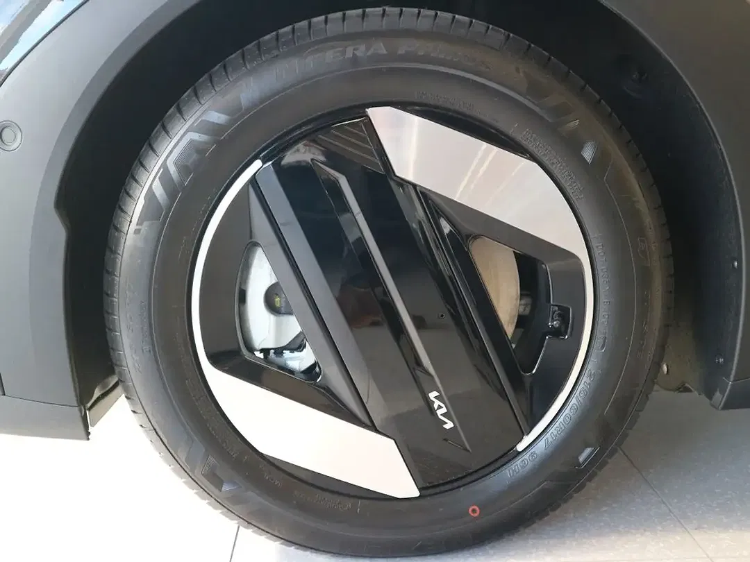 Kia EV4 - Thumbnail 12